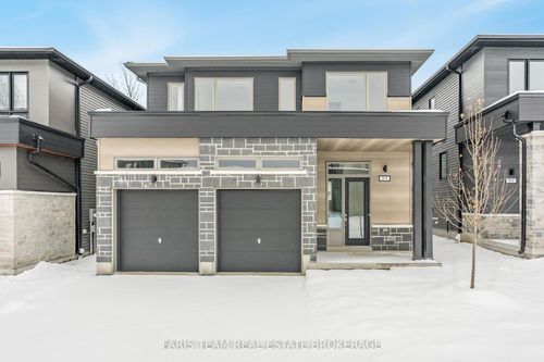 89 Berkely St, Wasaga Beach, ON, L9Z0K6 | Card Image