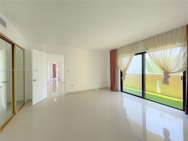 APT-403 - 2924 Collins Ave, Condo with 2 bedrooms, 2 bathrooms and null parking in Miami Beach FL | Image 10