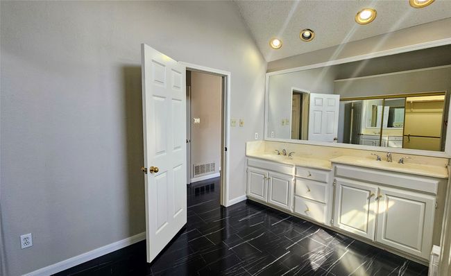 342 Arbor Ct, House other with 3 bedrooms, 3 bathrooms and null parking in Euless TX | Image 22