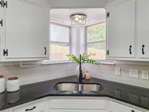 2328 Knox Dr, Del City, OK, 73115-1560 | Card Image