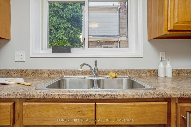 224 Brucedale Ave E, Home with 4 bedrooms, 2 bathrooms and 3 parking in Hamilton ON | Image 12