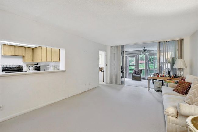 APT-101 - 9510 Seagrape Dr, Condo with 3 bedrooms, 2 bathrooms and null parking in Davie FL | Image 8