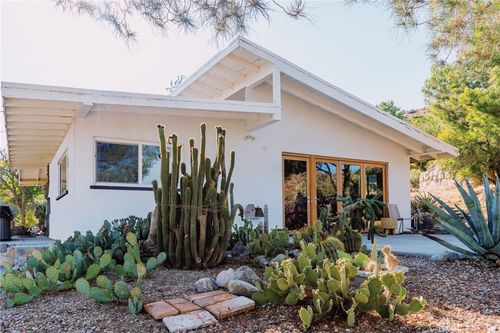 48938 Mockingbird Ln, Morongo Valley, CA, 92256-9717 | Card Image