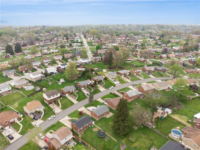 477 Lois Dr, House other with 3 bedrooms, 2 bathrooms and 1 parking in Pittsburgh PA | Image 28