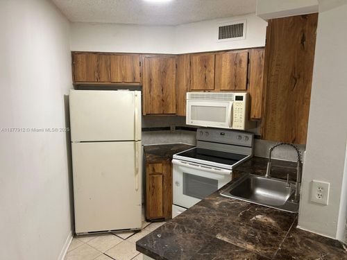 apt-201-210 Lake Pointe Dr, Oakland Park, FL, 33309-3541 | Card Image