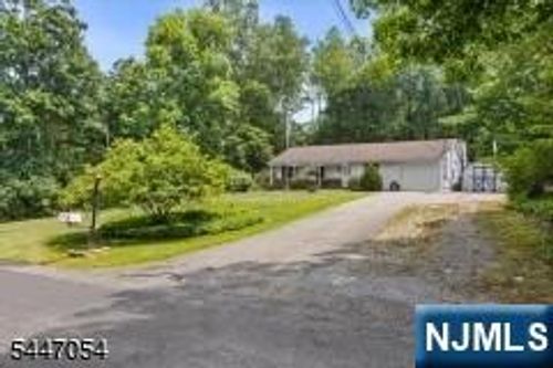 958 Cedar Dr, Newton, NJ, 07860-4518 | Card Image