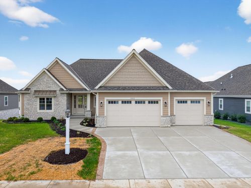 1612 White Deer Trl, Waukesha, WI, 53189-5614 | Card Image