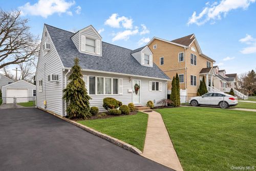 2477 Freeport St, Wantagh, NY, 11793-4526 | Card Image