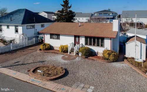 4 Rona Ln, MANAHAWKIN, NJ, 08050-3790 | Card Image