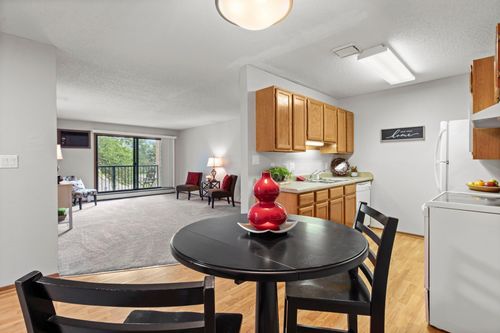 apt-218-4 Pine Tree Dr, Arden Hills, MN, 55112-3778 | Card Image