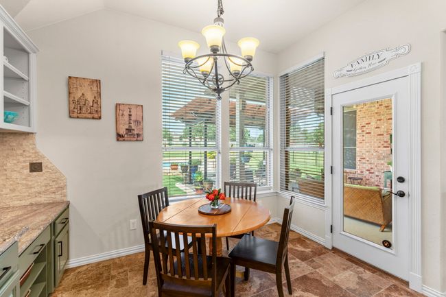 Kitchen dining area | Image 14