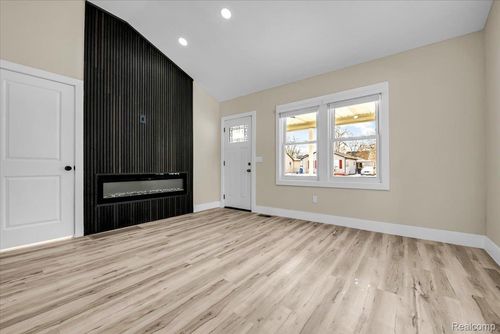 617 Mckeighan Ave, Flint, MI, 48507-2775 | Card Image