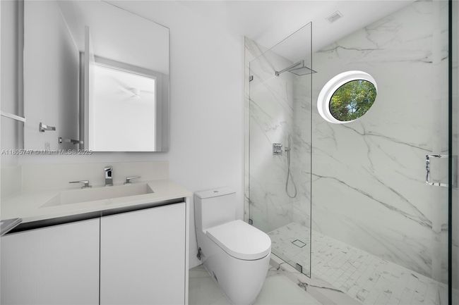 UNIT-13 - 100 S Pointe Dr, Condo with 3 bedrooms, 4 bathrooms and null parking in Miami Beach FL | Image 38
