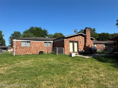 37683 Adrian Dr, Sterling Heights, MI, 48310-4010 | Card Image