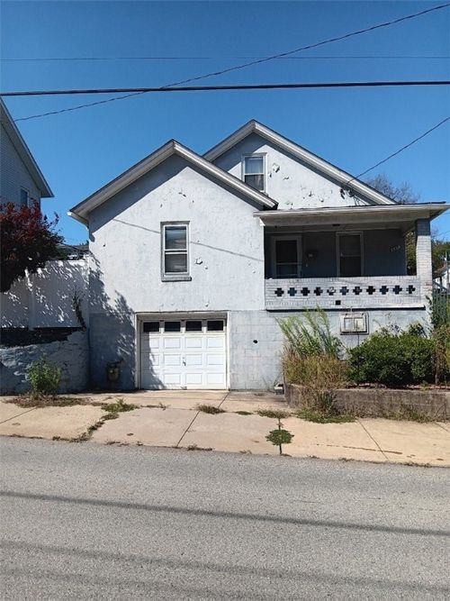 637 W Otterman St, Greensburg, PA, 15601-2158 | Card Image