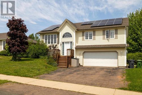 37 Commonwealth Ave, Charlottetown, PE, C1E2E7 | Card Image