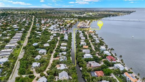 526 N Yachtsman Dr, SANIBEL, FL, 33957-3910 | Card Image