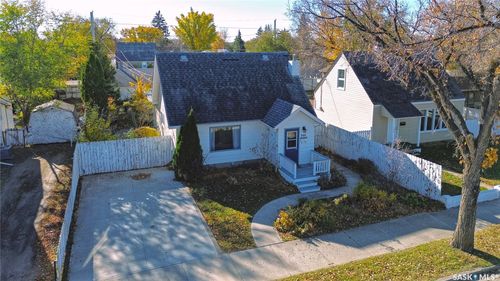 809 Athabasca Street E, Moose Jaw, SK, S6H0M6 | Card Image