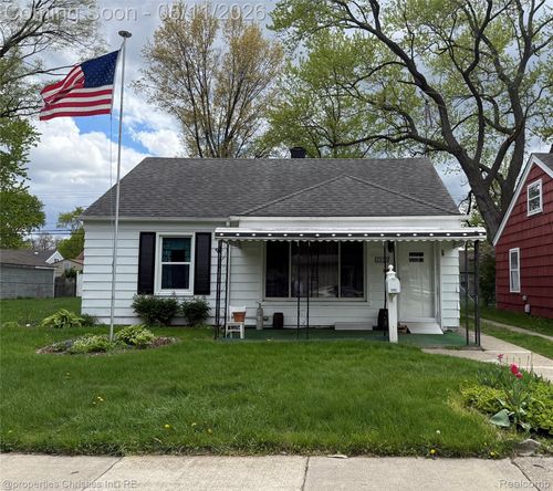 2000 Moorhouse St, Ferndale, MI, 48220-1197 | Card Image