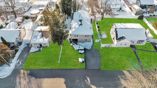 128 17th St, Babylon, NY, 11704-2722 | Card Image