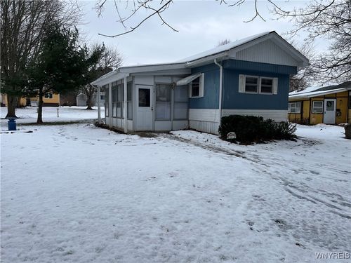 19 Lakewood Vlg, Medina, NY, 14103-1846 | Card Image