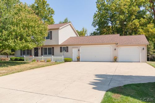 2306 Woodlawn Ln, Adrian, MI, 49221-9122 | Card Image