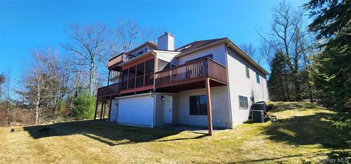 9 Surrey St, Rock Hill, NY, 12775-6327 | Card Image