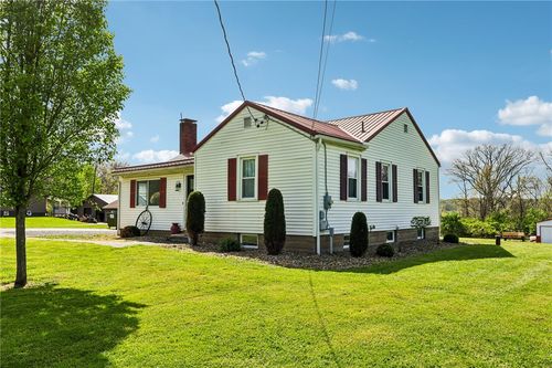 2017 Eastbrook Rd, New Castle, PA, 16101-2719 | Card Image