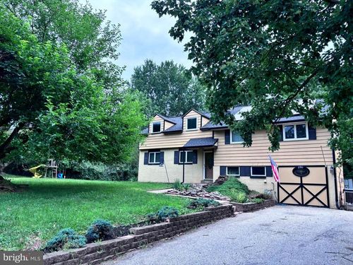 2350 N Parkview Dr, Norristown, PA, 19403-3617 | Card Image