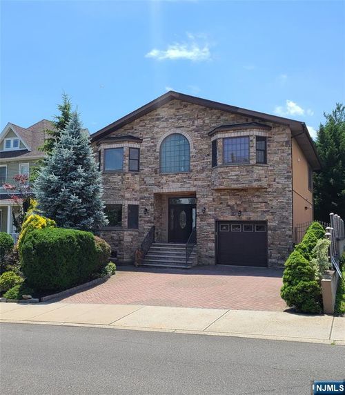 526 Moonachie Ave, Wood Ridge, NJ, 07075-1707 | Card Image