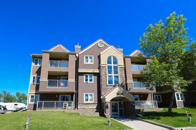 2422 - 3400 Edenwold Heights Nw, Home with 2 bedrooms, 2 bathrooms and 1 parking in Calgary AB | Image 3