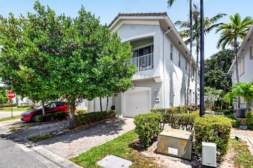 3271 Laurel Ridge Cir, Riviera Beach, FL, 33404-1842 | Card Image