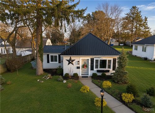 141 Ross Street Ext, Auburn, NY, 13021-3009 | Card Image