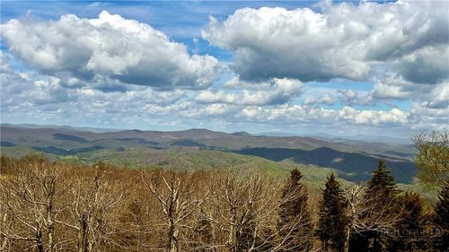 230 Twin Ponds Rd, Banner Elk, NC, 28604-6314 | Card Image