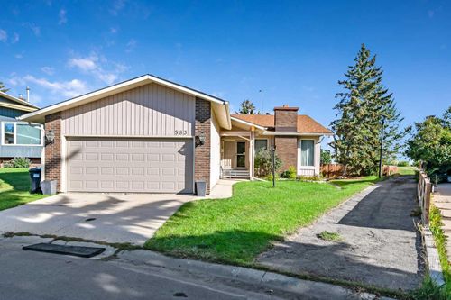 583 Woodpark Cres Sw, Calgary, AB, T2W2S1 | Card Image