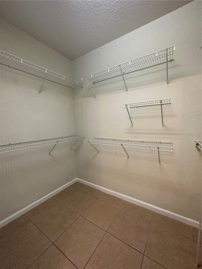 Walking Closet | Image 21