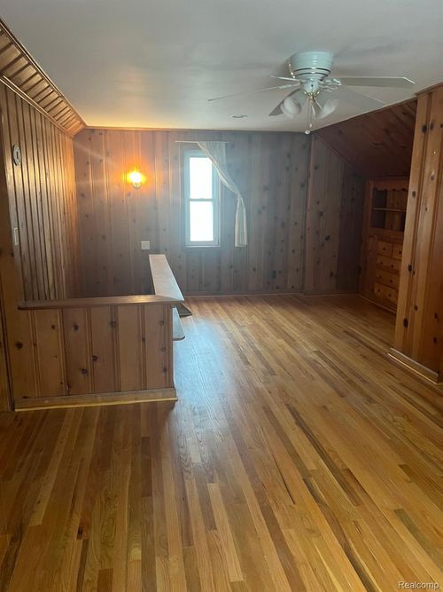 23812 Buckingham St, Dearborn, MI, 48128-1632 | Card Image