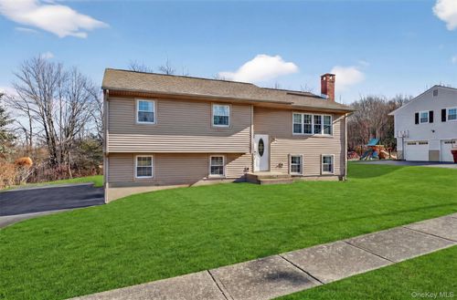 11 Hilltop Ln, Warwick, NY, 10990-1912 | Card Image