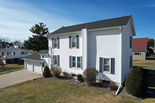 135 E Birch St, Lancaster, WI, 53813-1115 | Card Image