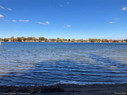 3436 Adams Shore Dr, Waterford, MI, 48329-4202 | Card Image