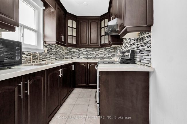 69 Newstead Cres, House attached with 4 bedrooms, 2 bathrooms and 3 parking in Brampton ON | Image 12