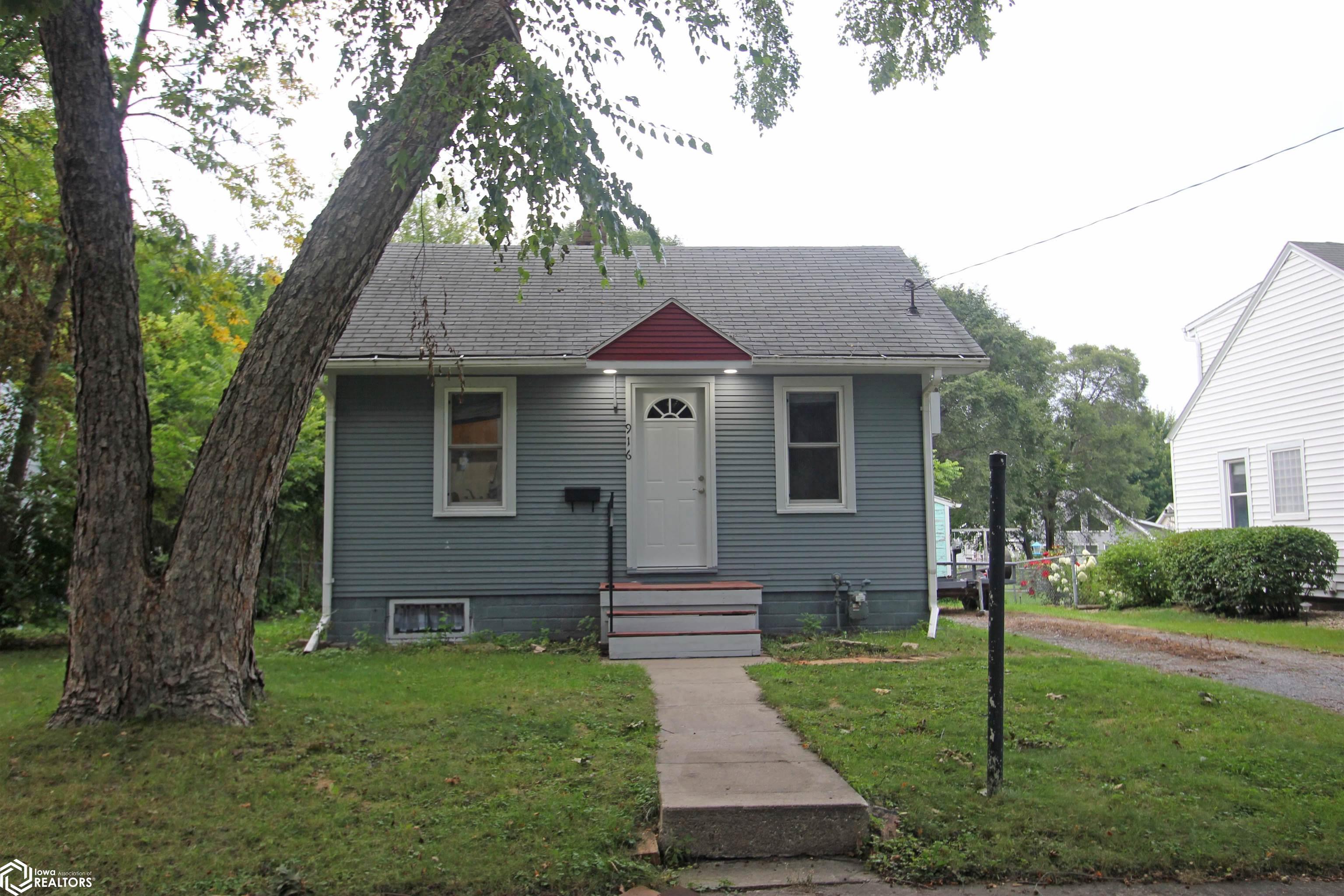 8th St, Mason City, IA 50401
