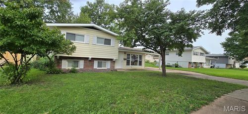 13 Floweridge Ln, Florissant, MO, 63031-6103 | Card Image