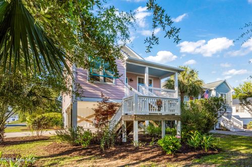 418 Columbia Ave, Carolina Beach, NC, 28428-5219 | Card Image