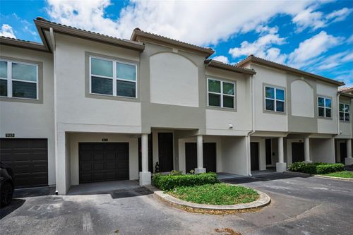 913-913 Normandy Trace Rd, TAMPA, FL, 33602-5776 | Card Image