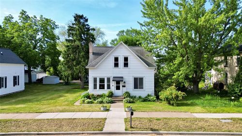 617 Mansfield St, Chippewa Falls, WI, 54729-1712 | Card Image