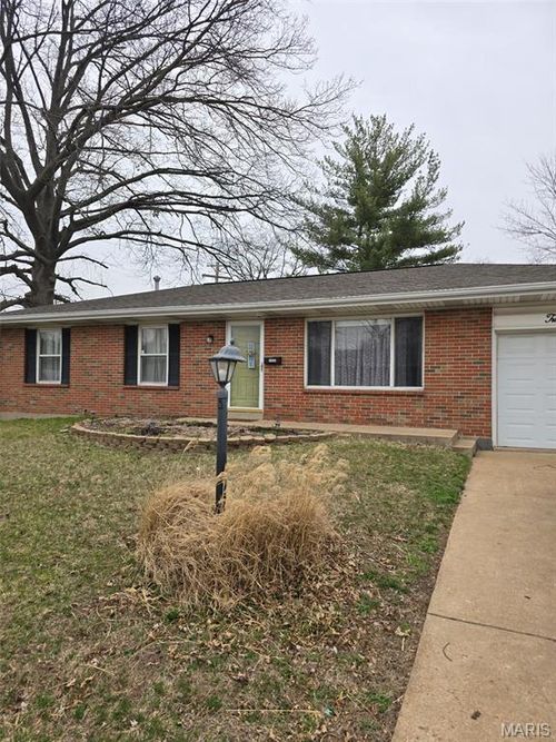 1205 Fox Run Dr, Florissant, MO, 63033-2113 | Card Image