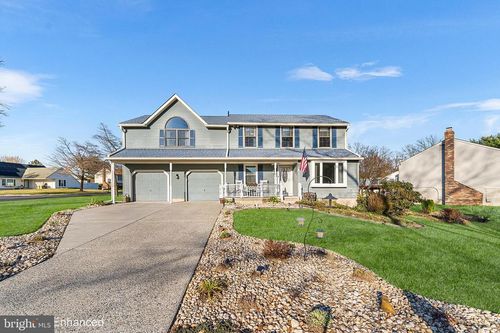 8201 Weymouth Dr, PENNSAUKEN, NJ, 08109-3531 | Card Image