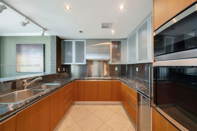 APT-1603 - 520 West Ave, Condo with 1 bedrooms, 2 bathrooms and null parking in Miami Beach FL | Image 8