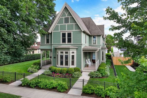 920 Geneva St, LAKE GENEVA, WI, 53147-1803 | Card Image